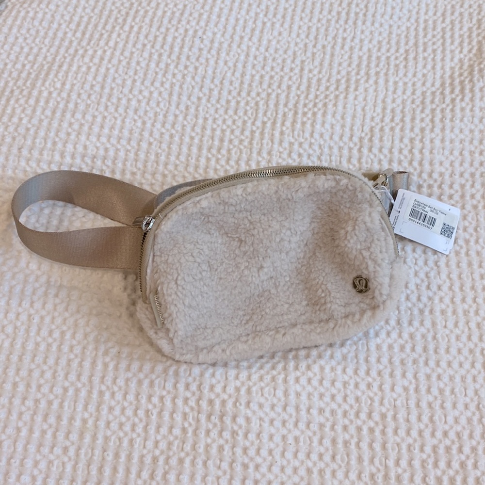 NWT Lululemon White Everywhere Belt Bag Fleece Sherpa Natural Ivory/Trench.